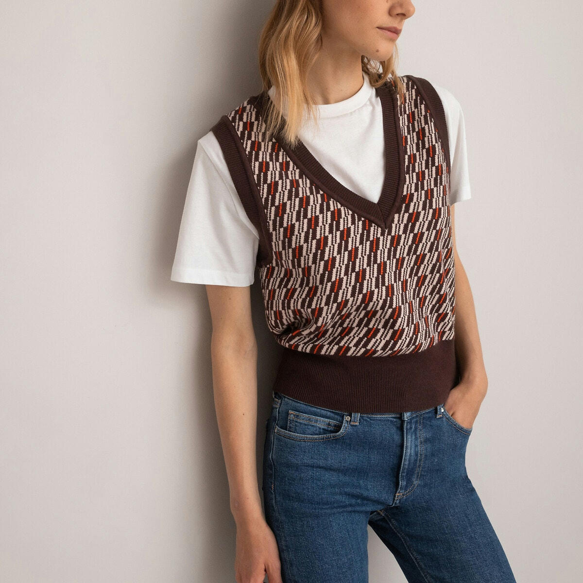 Pull sans manches col V, maille jacquard