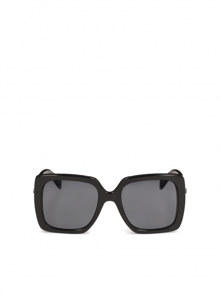 Fashionable sunglasses with a thick frame