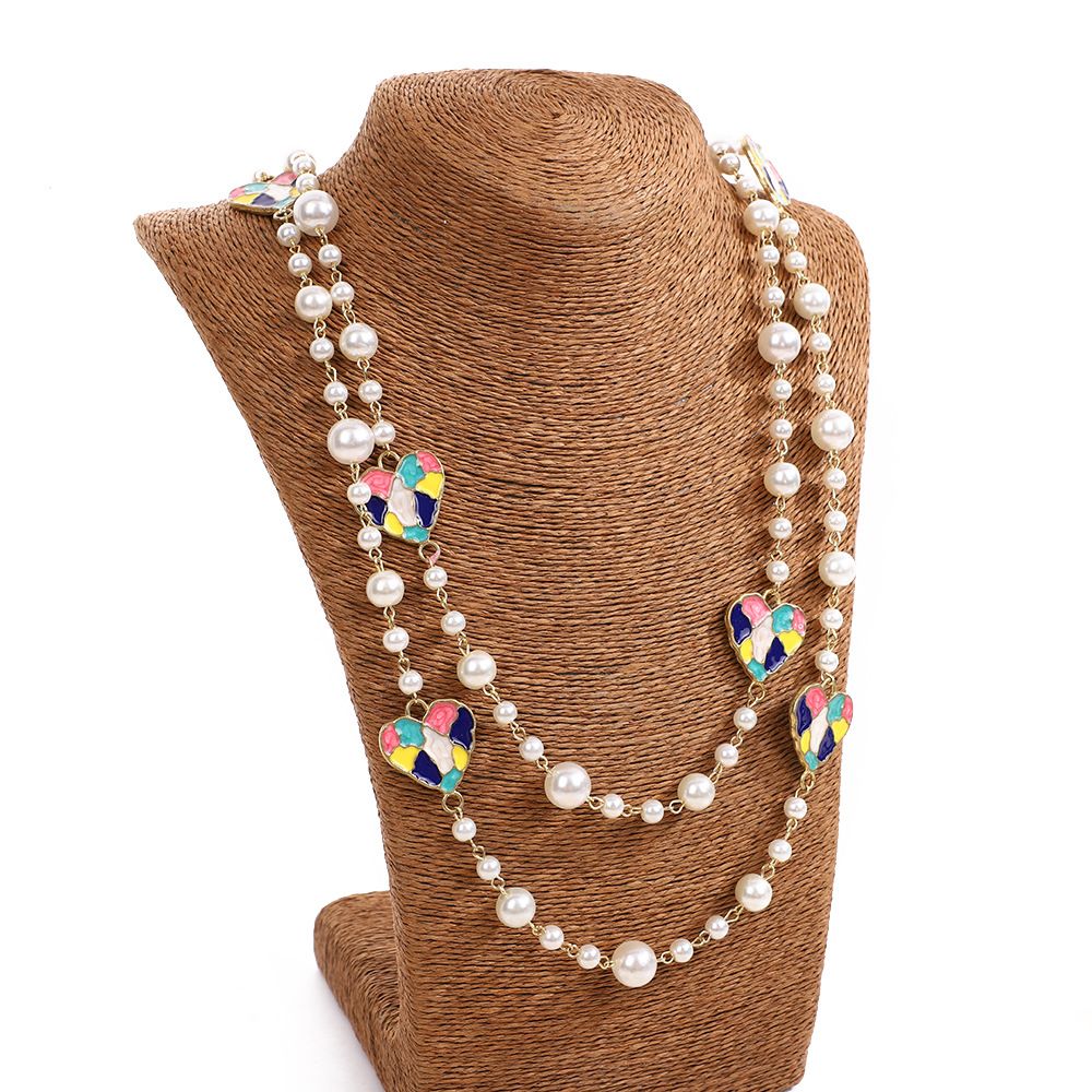 PEACH ACCESSORIES Playful Pearlies and Enamel Heart Long Necklace in Ivory
