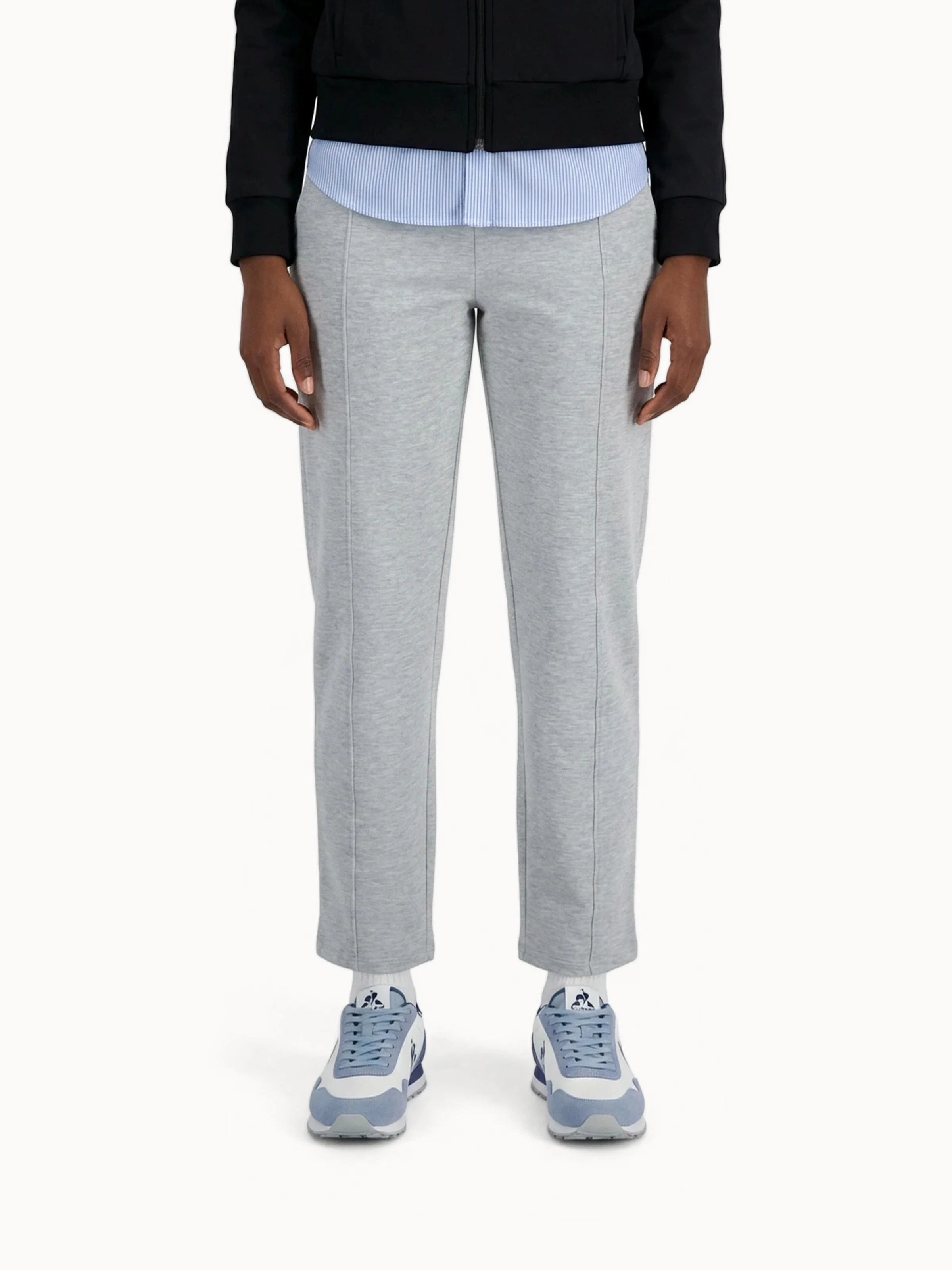 Pantalon large Essentiel en molleton léger avec logo brodé ton sur ton