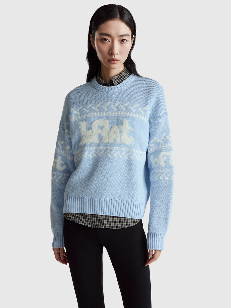 Sweater with inlay
