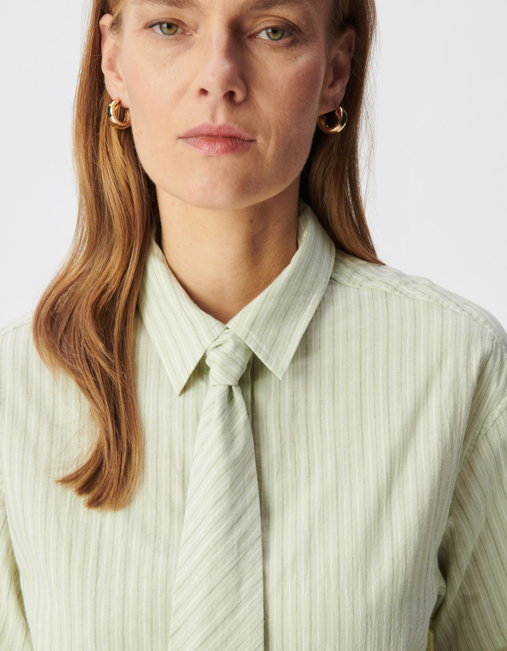 Chemise verte à rayures avec cravate Femme