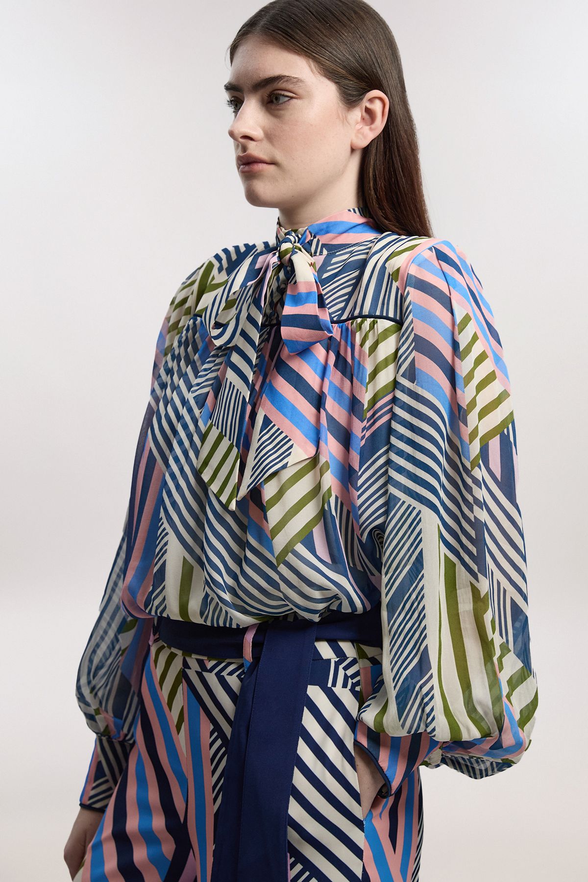 KarenMillen Geo Printed Viscose Georgette Printed Pussybow Woven Blouse