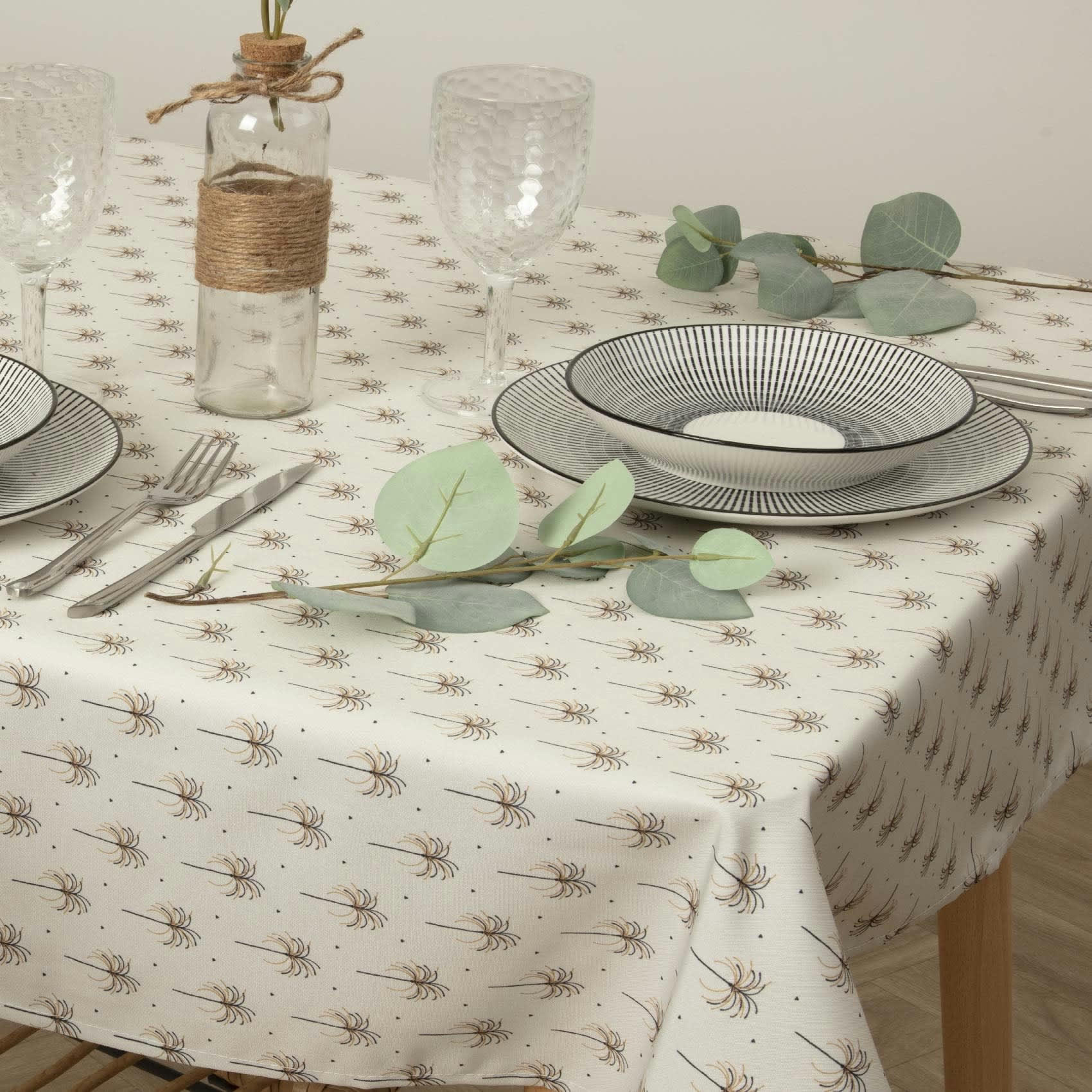 - Nappe anti-tâche tropicale polyester ecru 150x300 cm