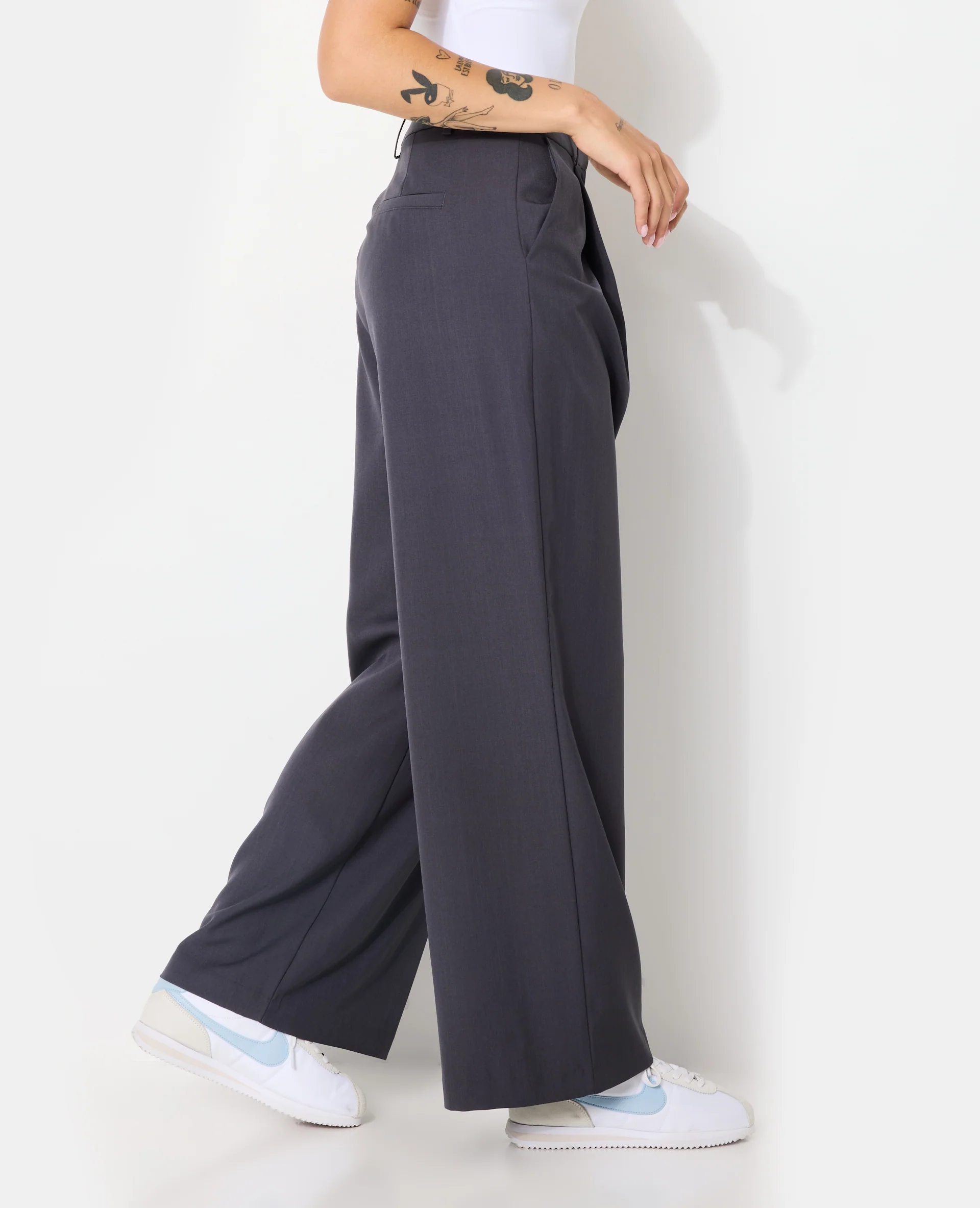 Pantalon large et droit avec pinces