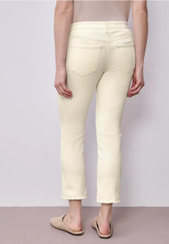 Straight Leg Jeans mit fransigem Saum