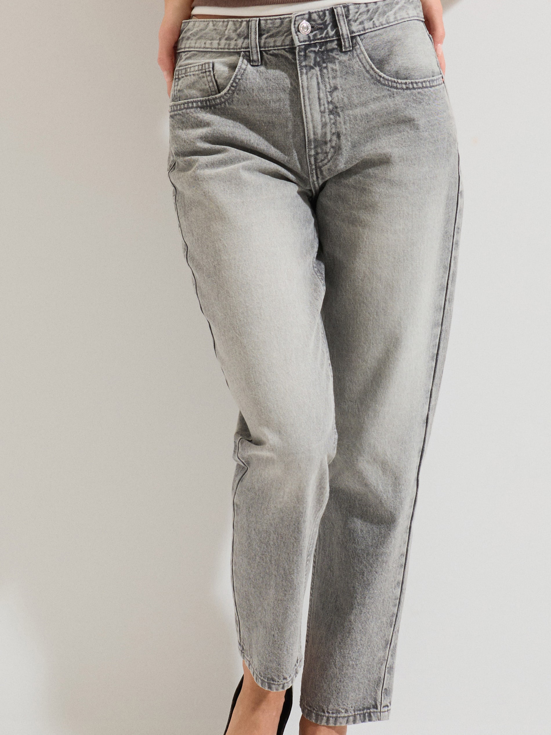 Klasyczne jeansy mom fit
