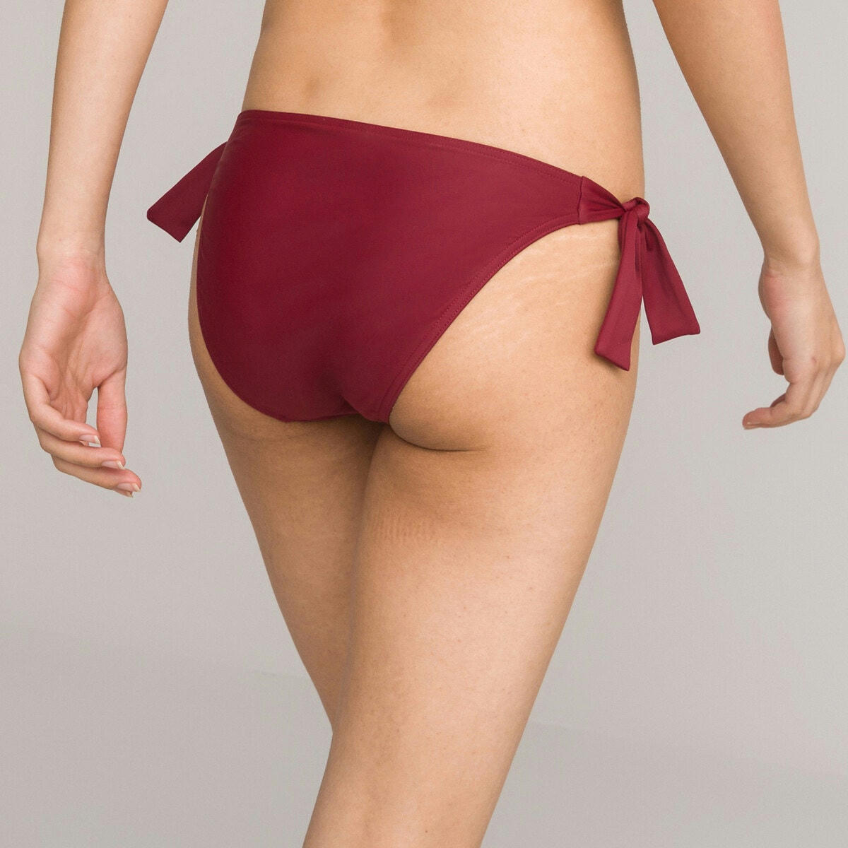 Bas de maillot de bain culotte à nouettes
