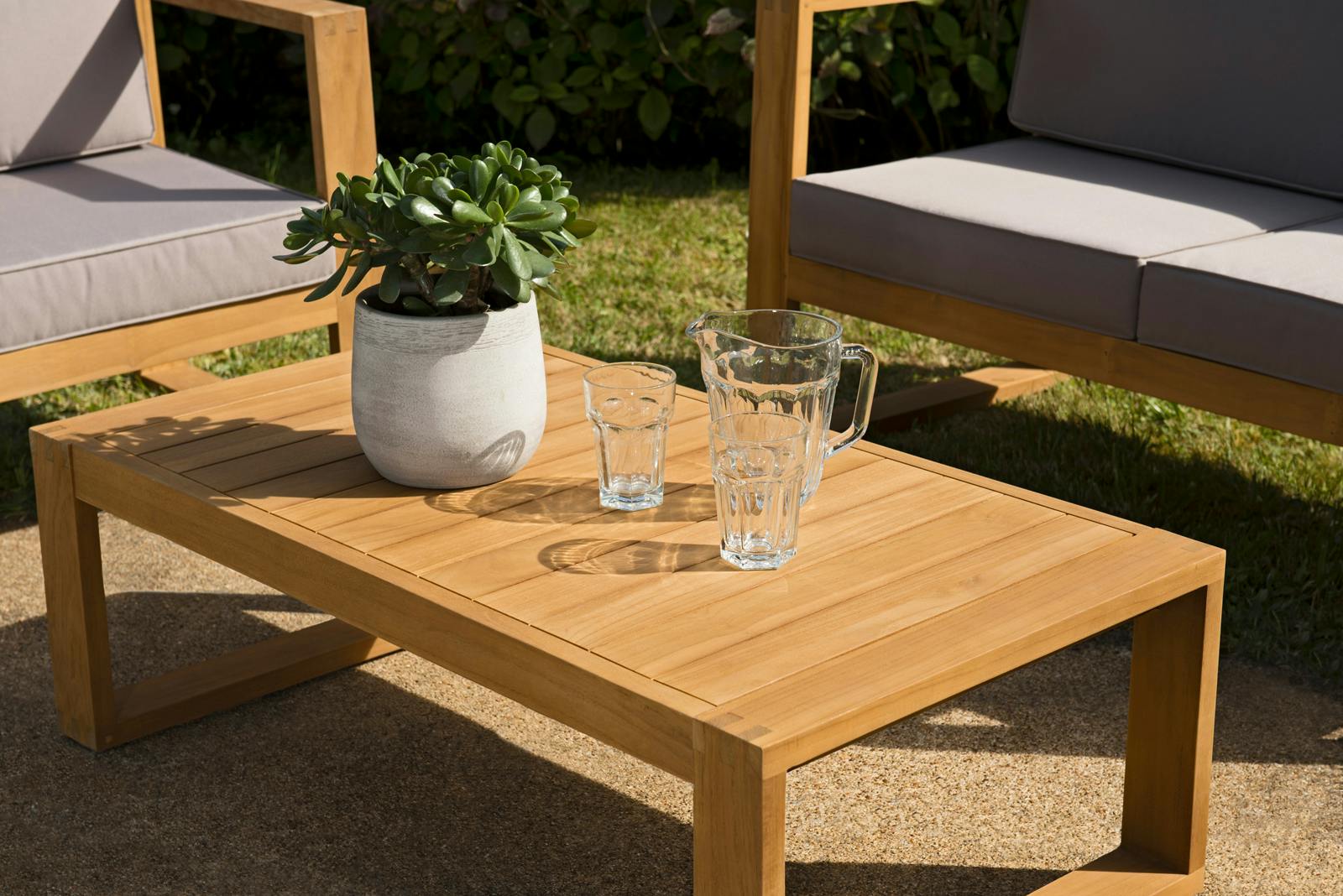 Salon de jardin en teck BERGEN (1 canapé 2 places, 2 fauteuils, 1 table basse)