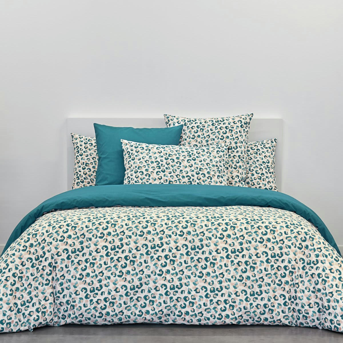 LÉOPARD - Parure de lit percale bleu foncé 200x200 + 2x65x65 cm