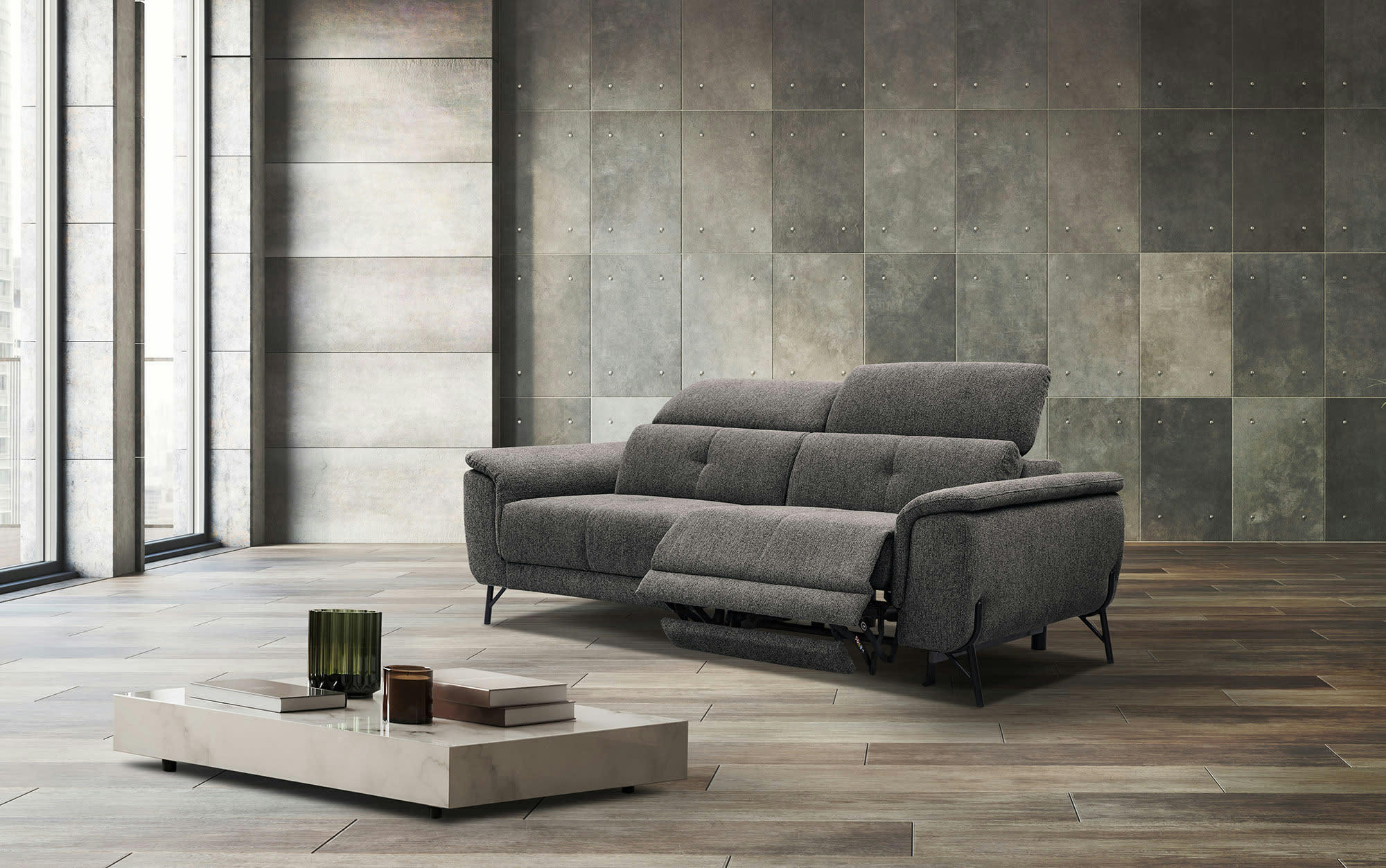 AVENA - Canapé droit 3 places avec une relax électrique à droite tissu marron