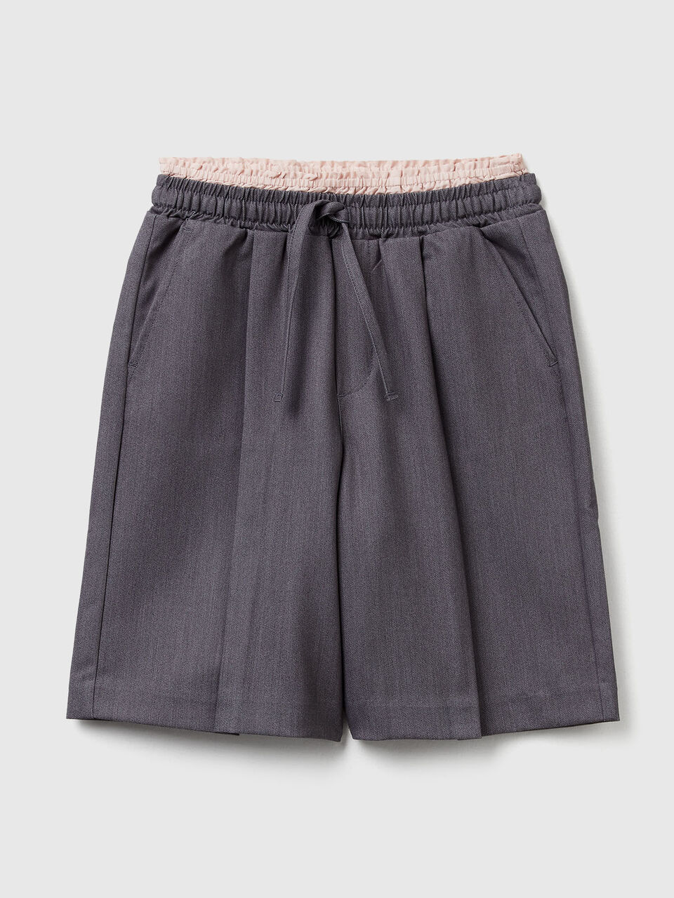 Wide bermudas in viscose blend