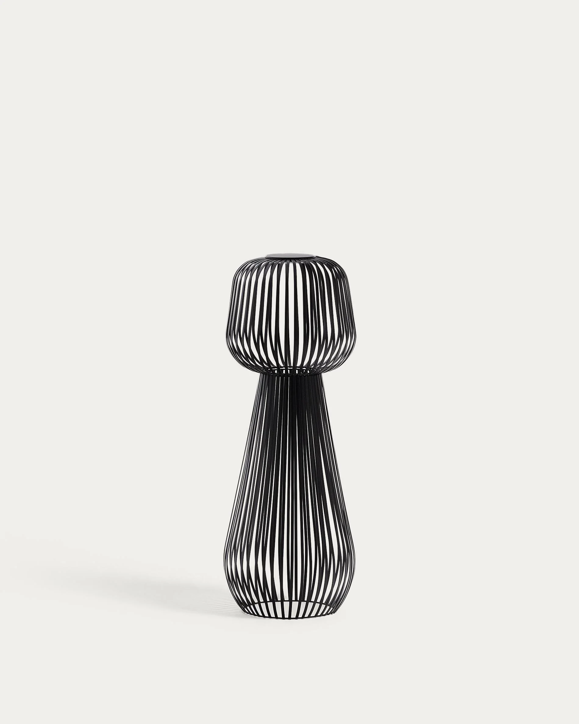 Reiba black metal solar floor lamp
