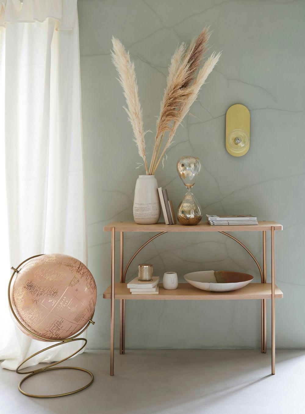 SANREMO - Globe terrestre sur pied carte du monde en métal rose et doré