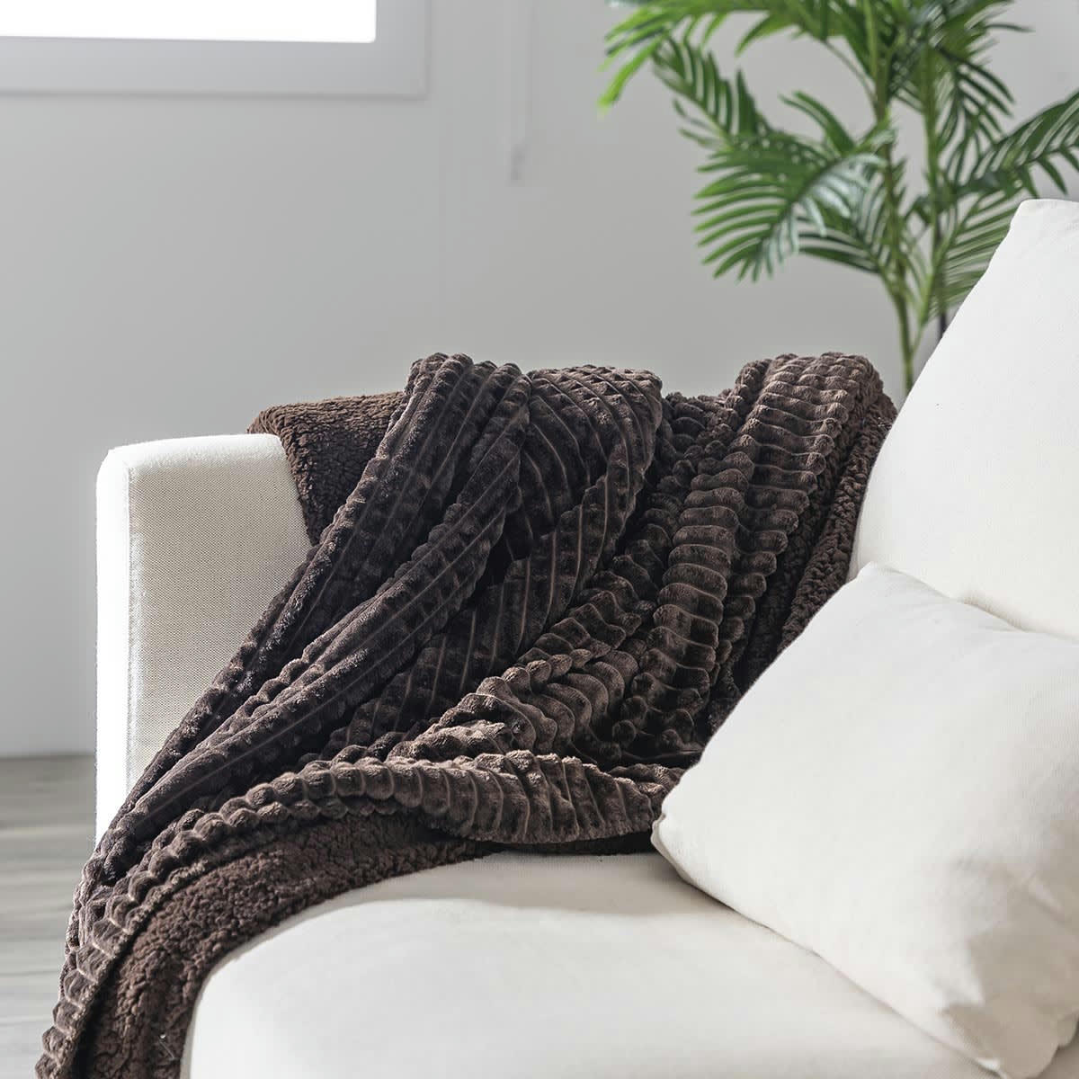 - Plaid flanelle et fausse fourrure sherpa marron 125x150cm