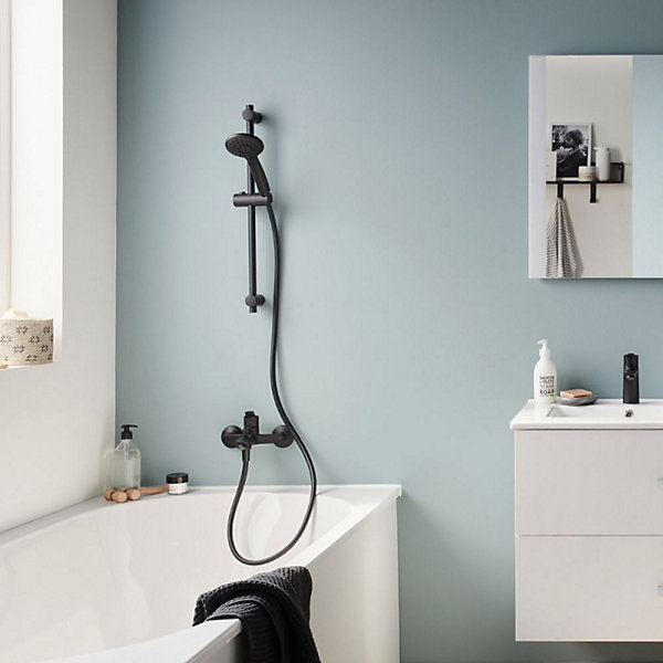 Pack baignoire droite 170 x 75 JACOB DELAFON Elise   tablier en angle   mitigeur bain douche mural Aimé noir   vidage noir