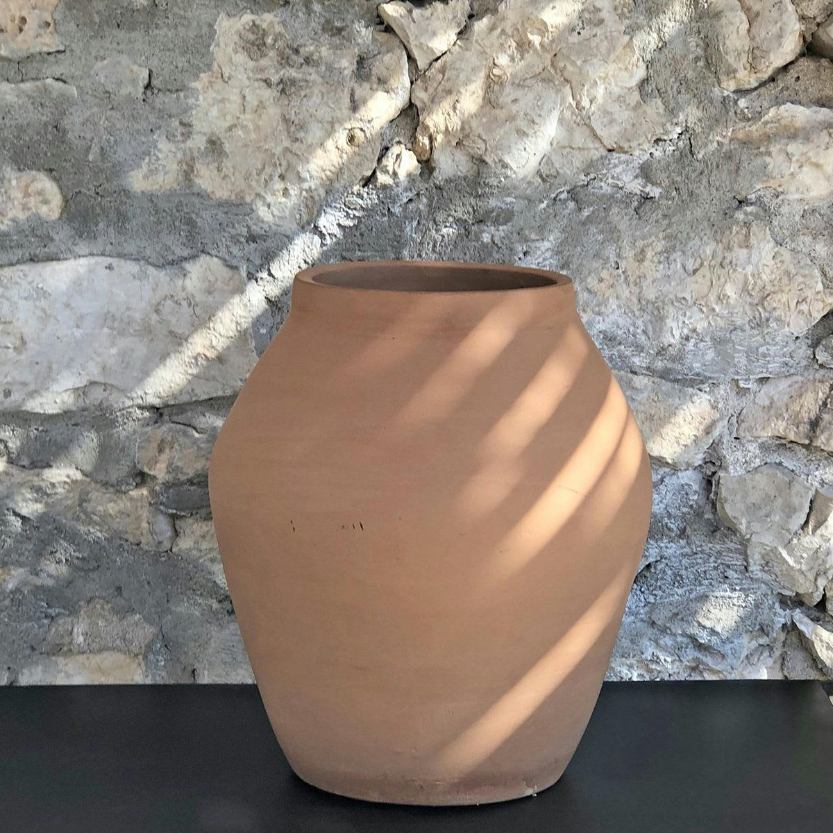 - Vase amphore en terre cuite