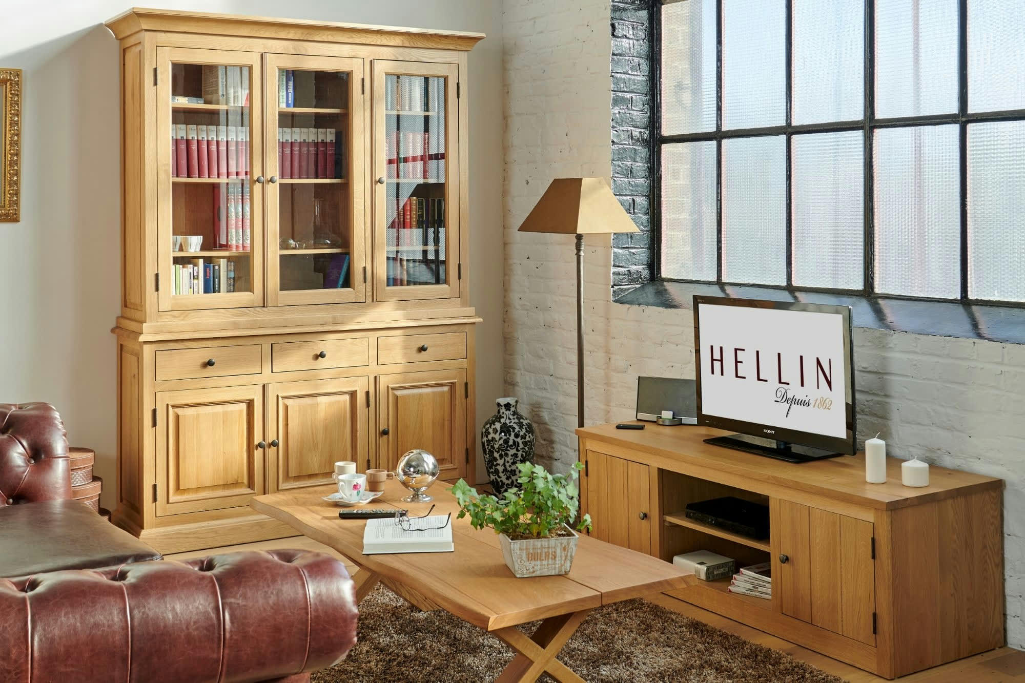 VICTORIA - Buffet vaisselier en chêne 3 portes vitrées 3 tiroirs 3 portes bois