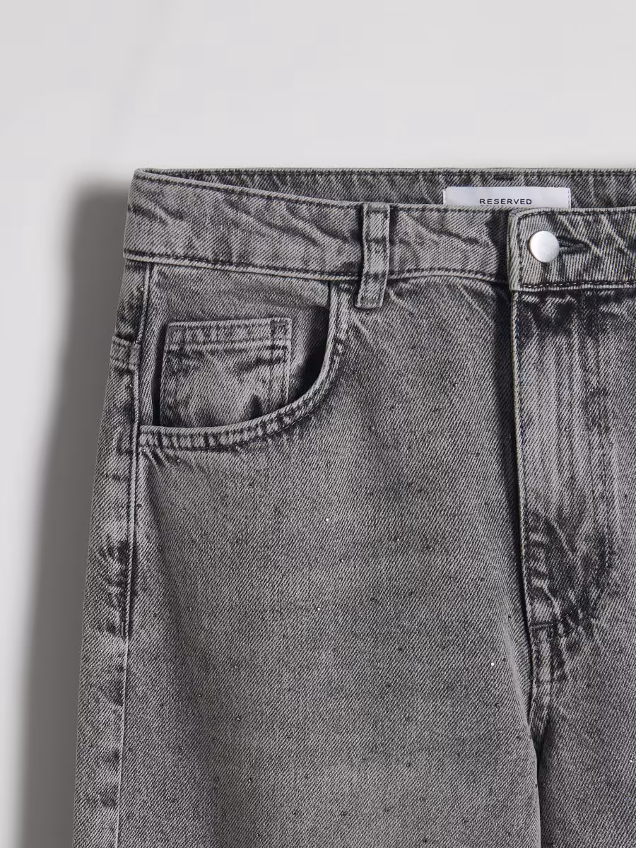 Appliqu&eacute; Straight Leg Jeans