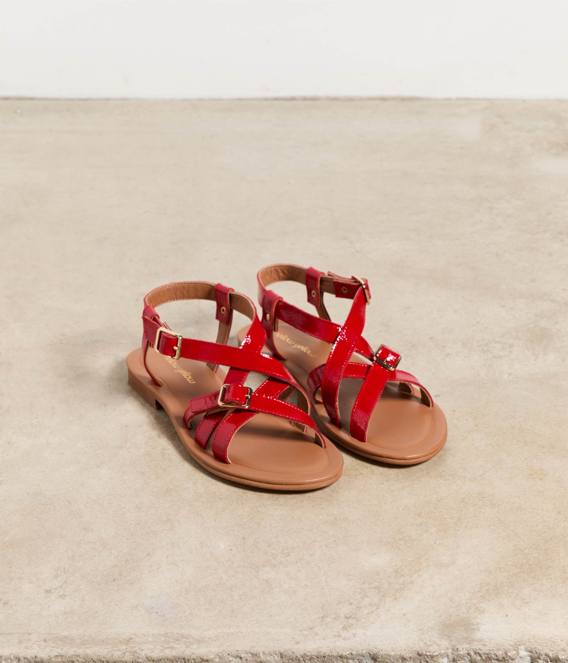 Sandales plates rouges Yuri