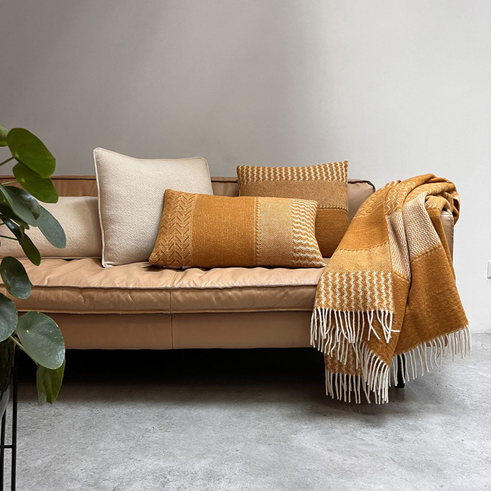 Malagoon Uptown Wool Sierkussen 45 x 45 - Oker