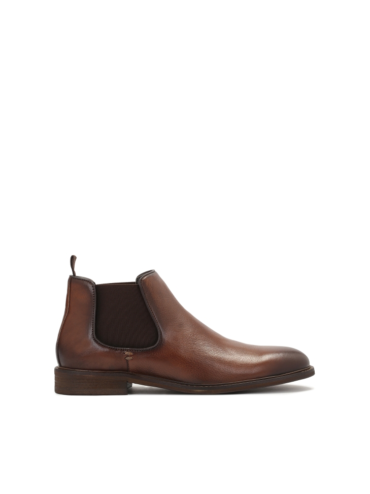 Men’s elegant light brown leather Chelsea boots