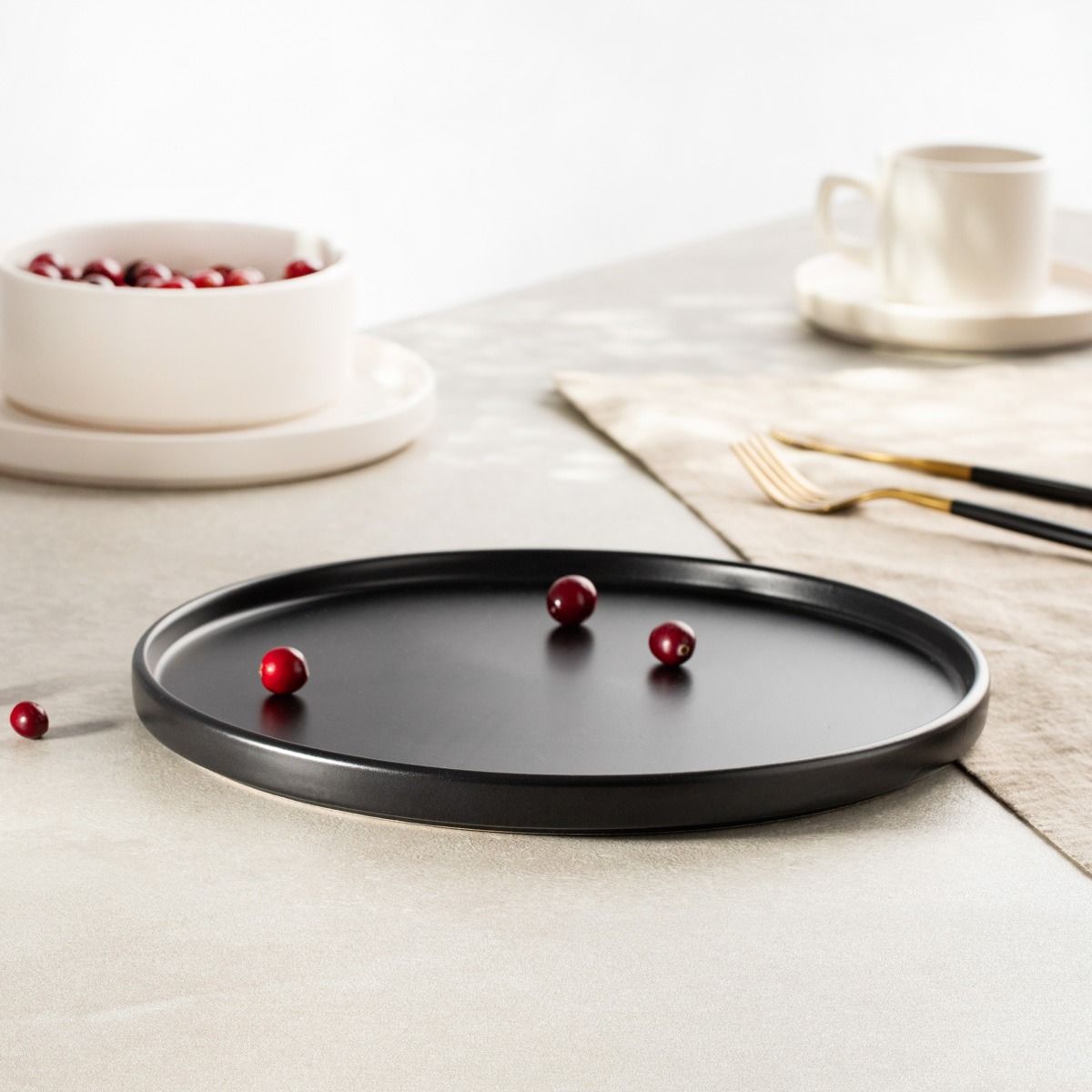 Talerz FAMELIO obiadowy czarny 28 cm