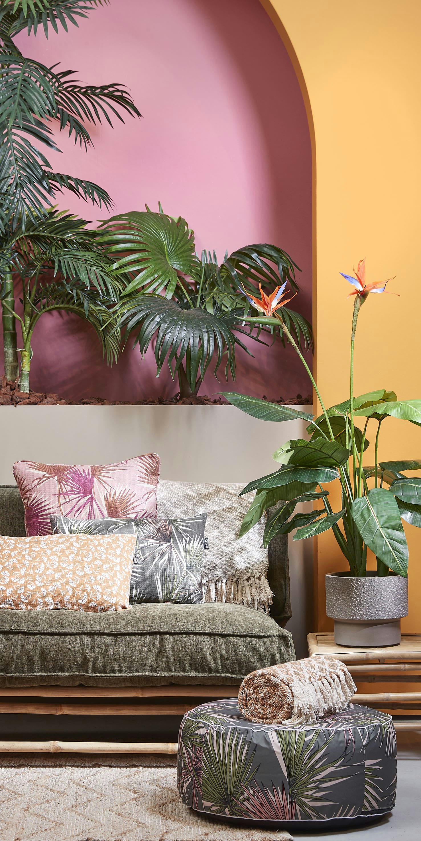 - Strelitzia artificielle vert en pot H110