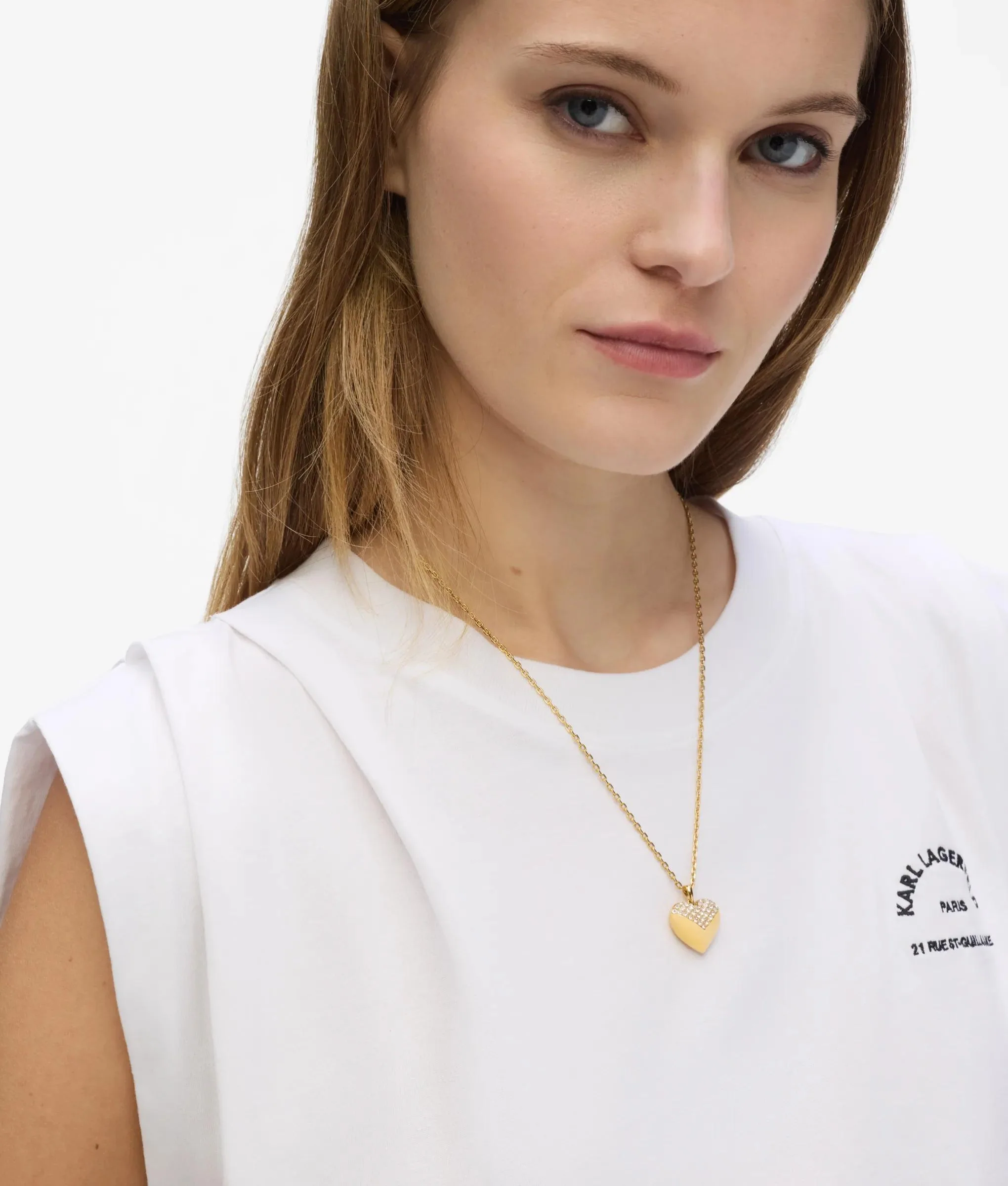 Collier doré à breloque en forme de cœur