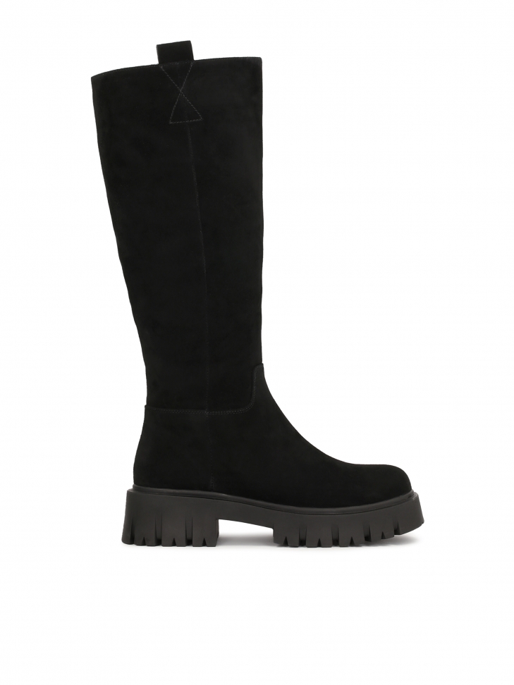 Black leather boots with grooved sole