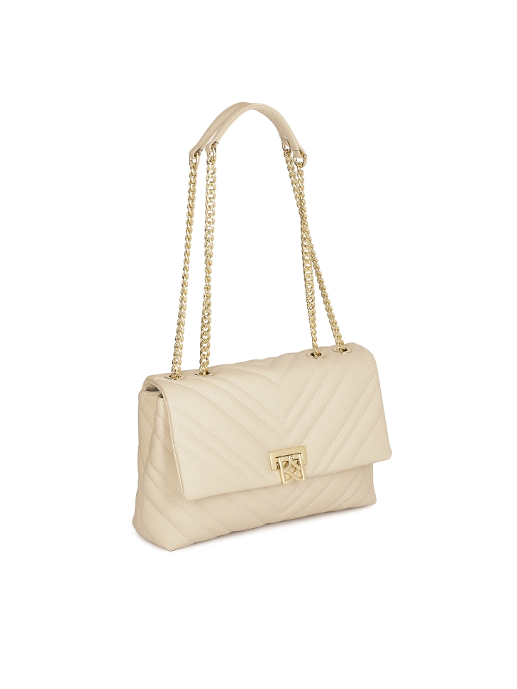 Quilted bag with a flap