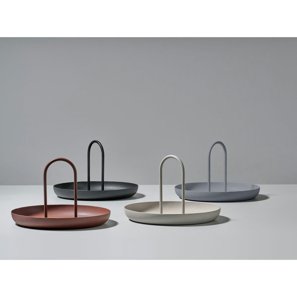 SINGLES - Plateau rond en Fer Beige gris