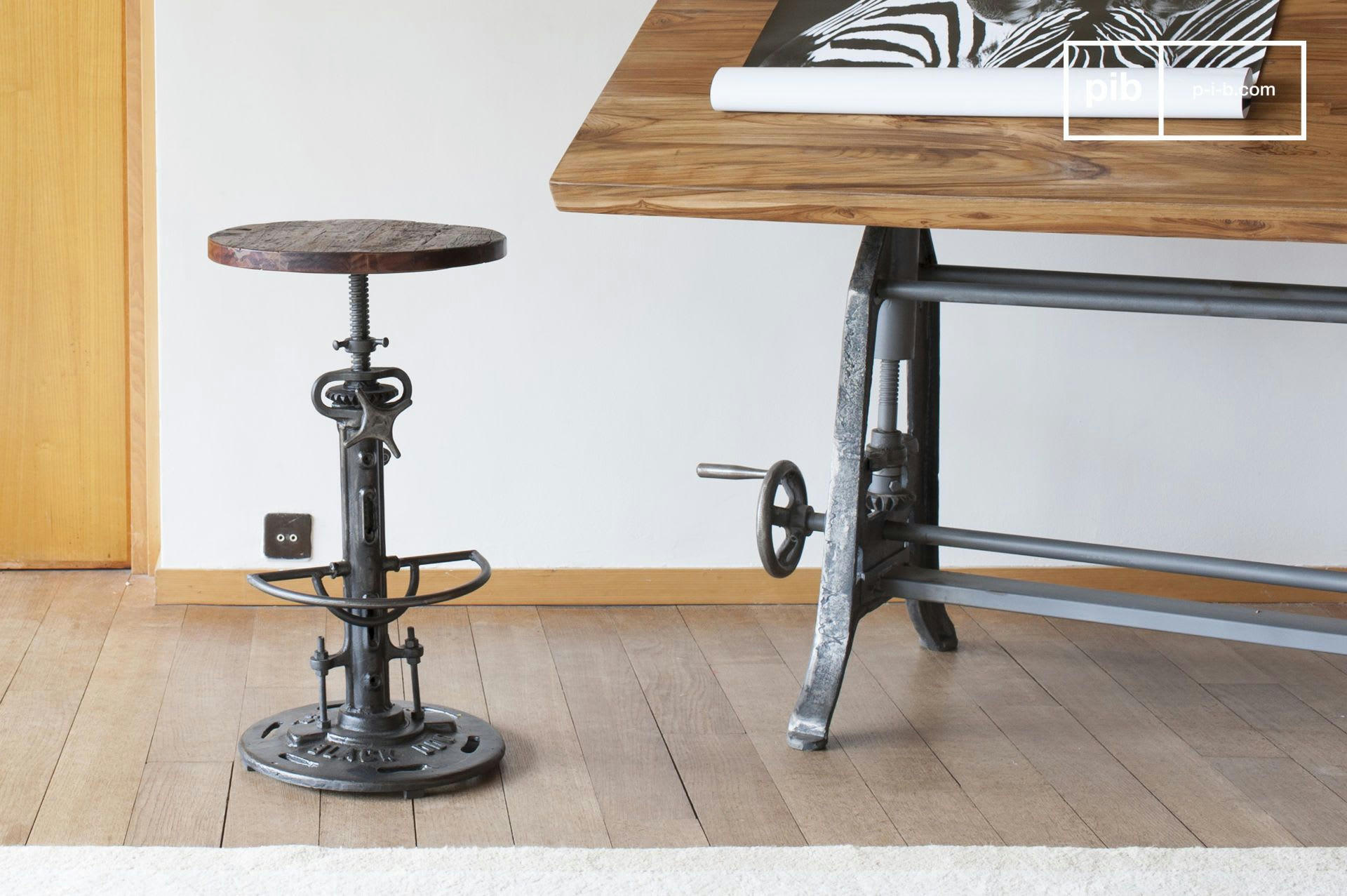 SALVAGE - Tabouret haut en bois marron