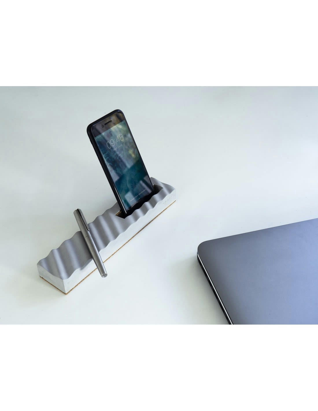 ONDE - Support téléphone et stylos en béton