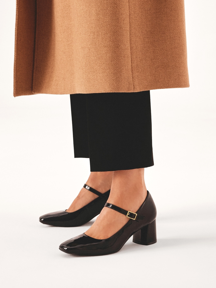 Patent leather strappy pumps