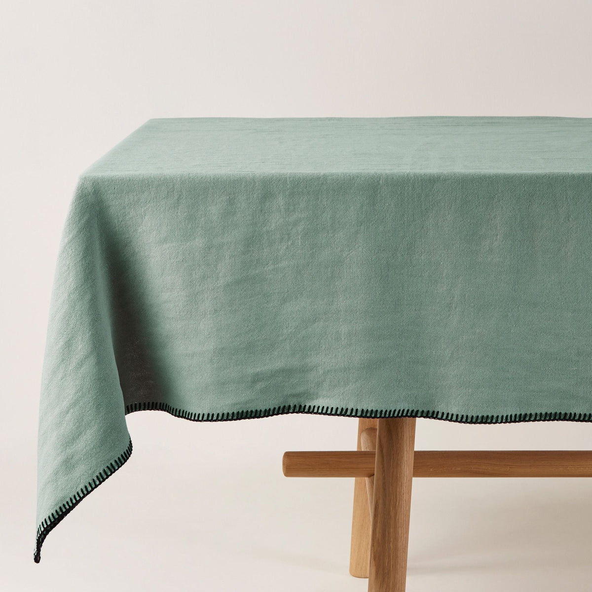 Madura Rechthoekig tafelkleed Nino groen van grijs en zwarte slinger 140x320 cm