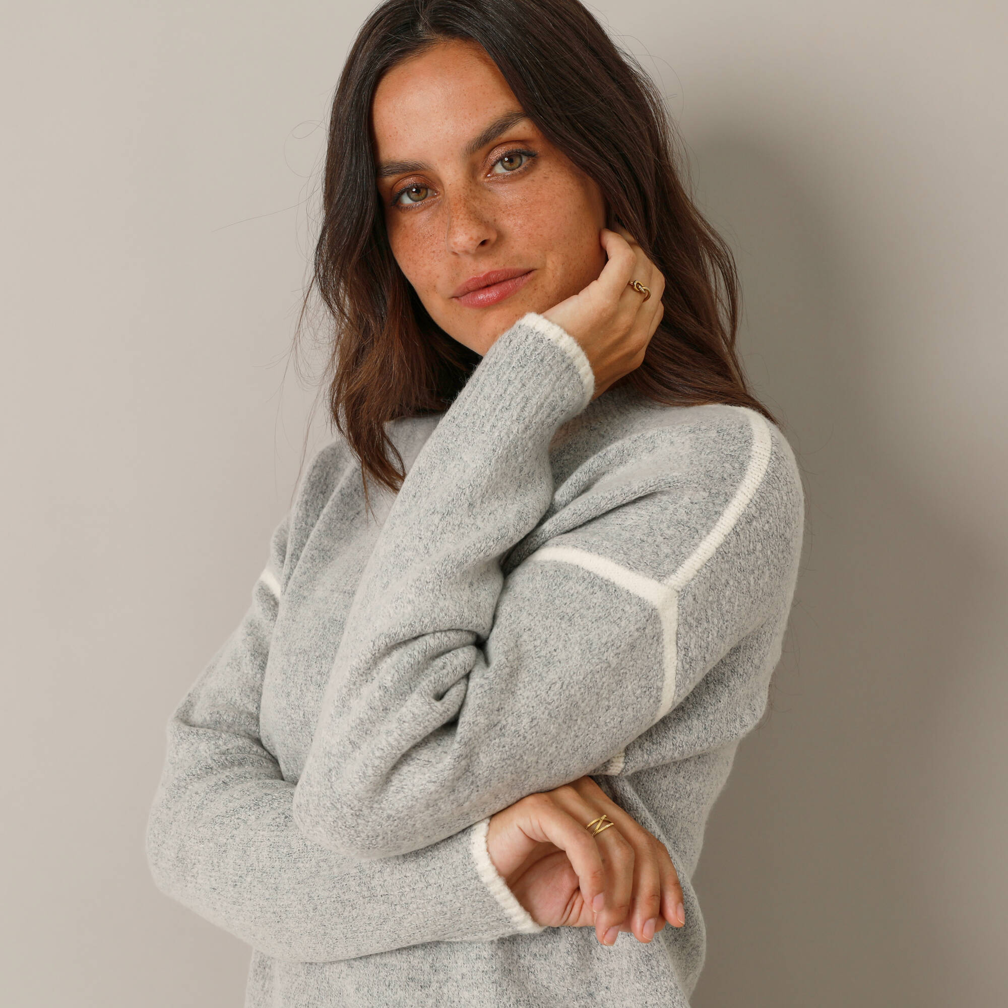 Pull bicolore en maille moelleuse