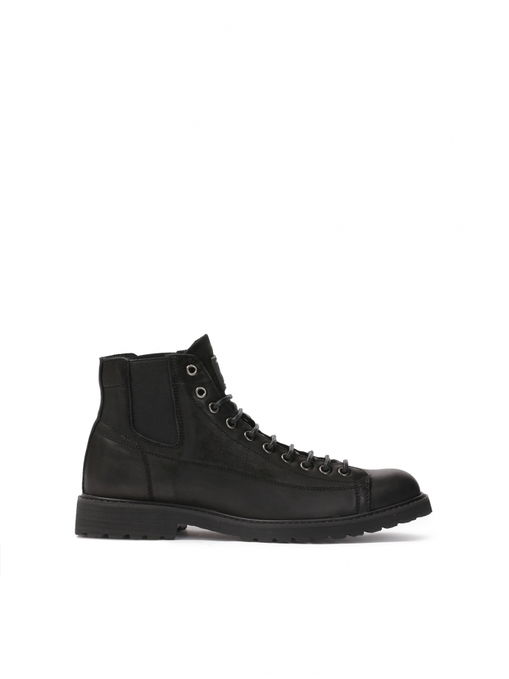 Men’s black boots