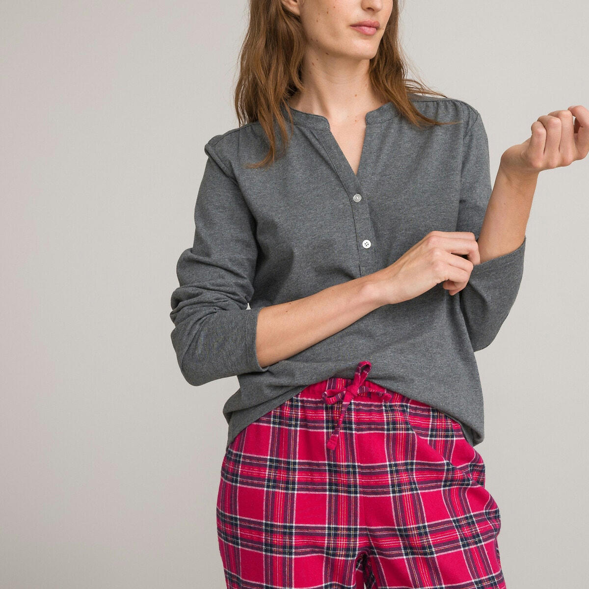 Pyjama haut uni, bas à carreaux en flanelle