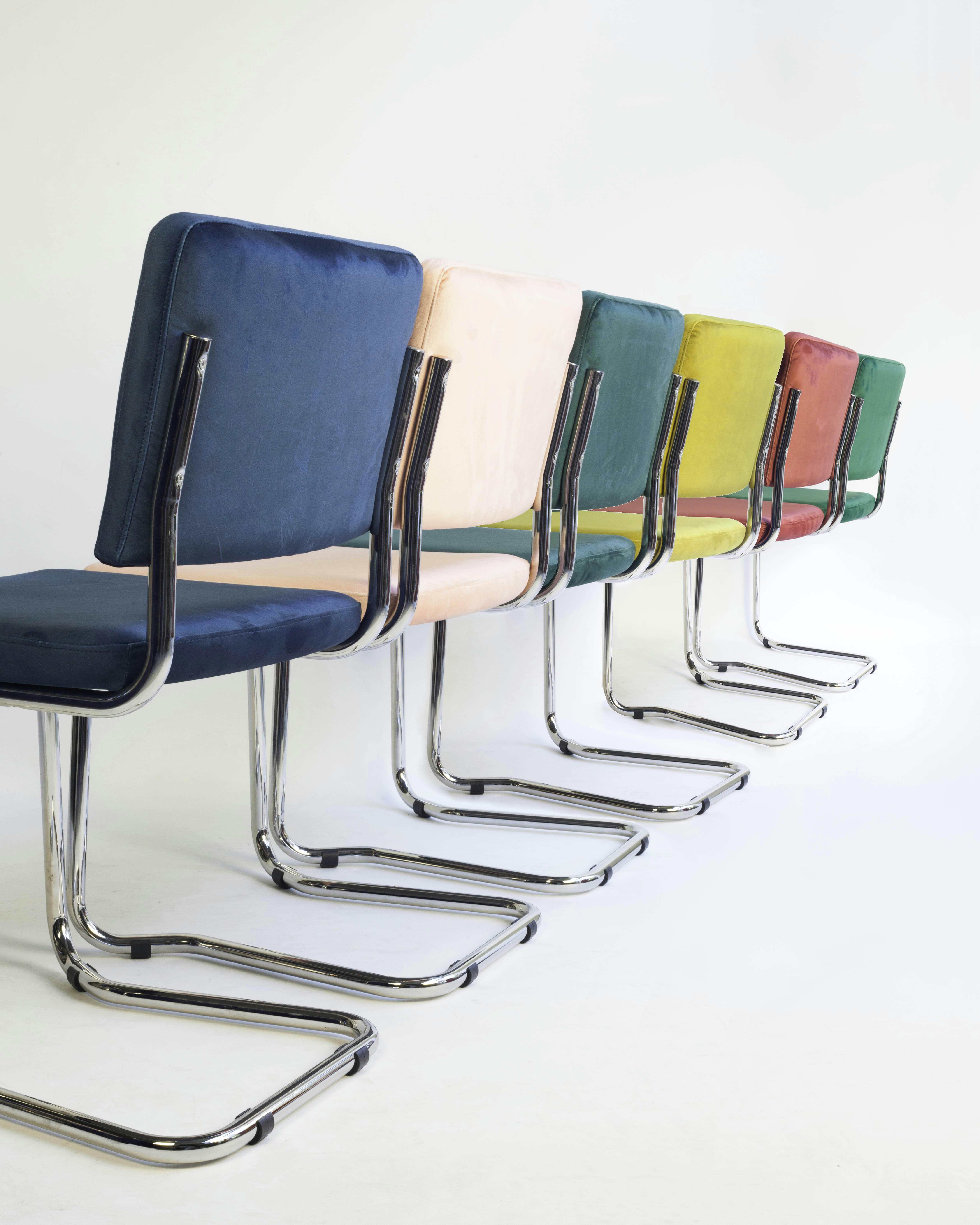 BERTHA - Chaise finition chromé ,en acier, hêtre et tapissé en velours rouge.