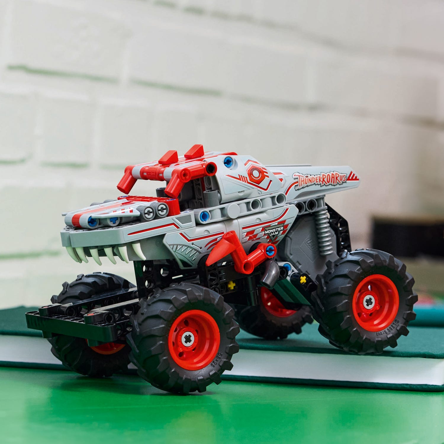 Pullback Monster Jam ThunderROARus Lego Technic
