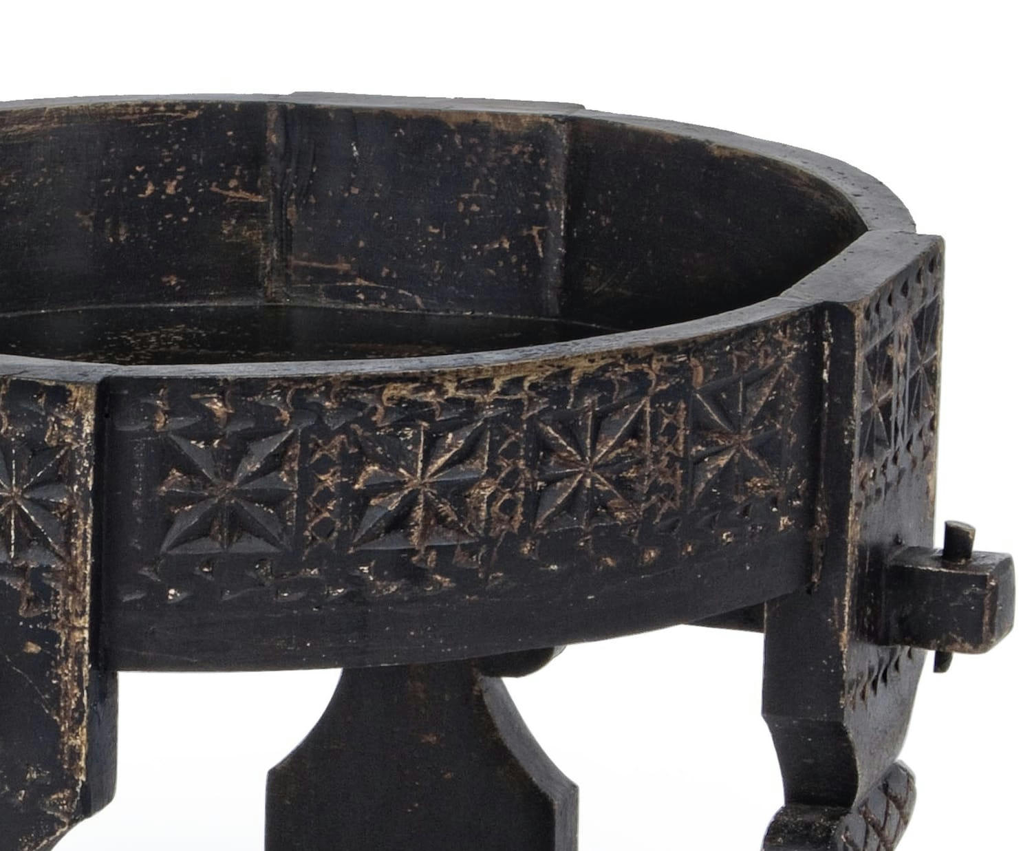 AMAYA - Table basse ronde en bois noir sculpté  D50