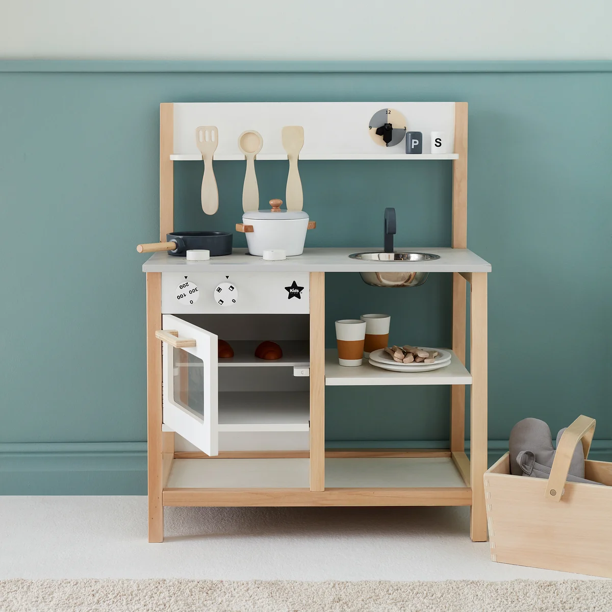 Kids Concept - Bistro Spielküche mit Zubehör, 55 x 30 x 73 cm, weiß / natur (11er-Set)