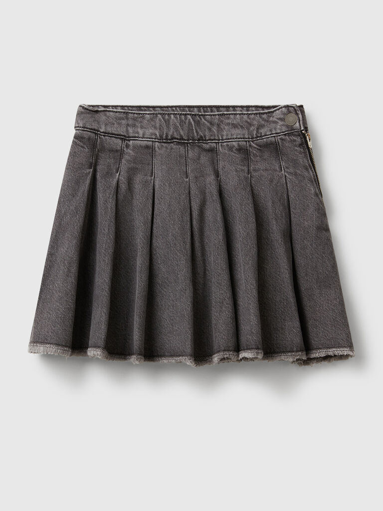 Pleated denim skirt
