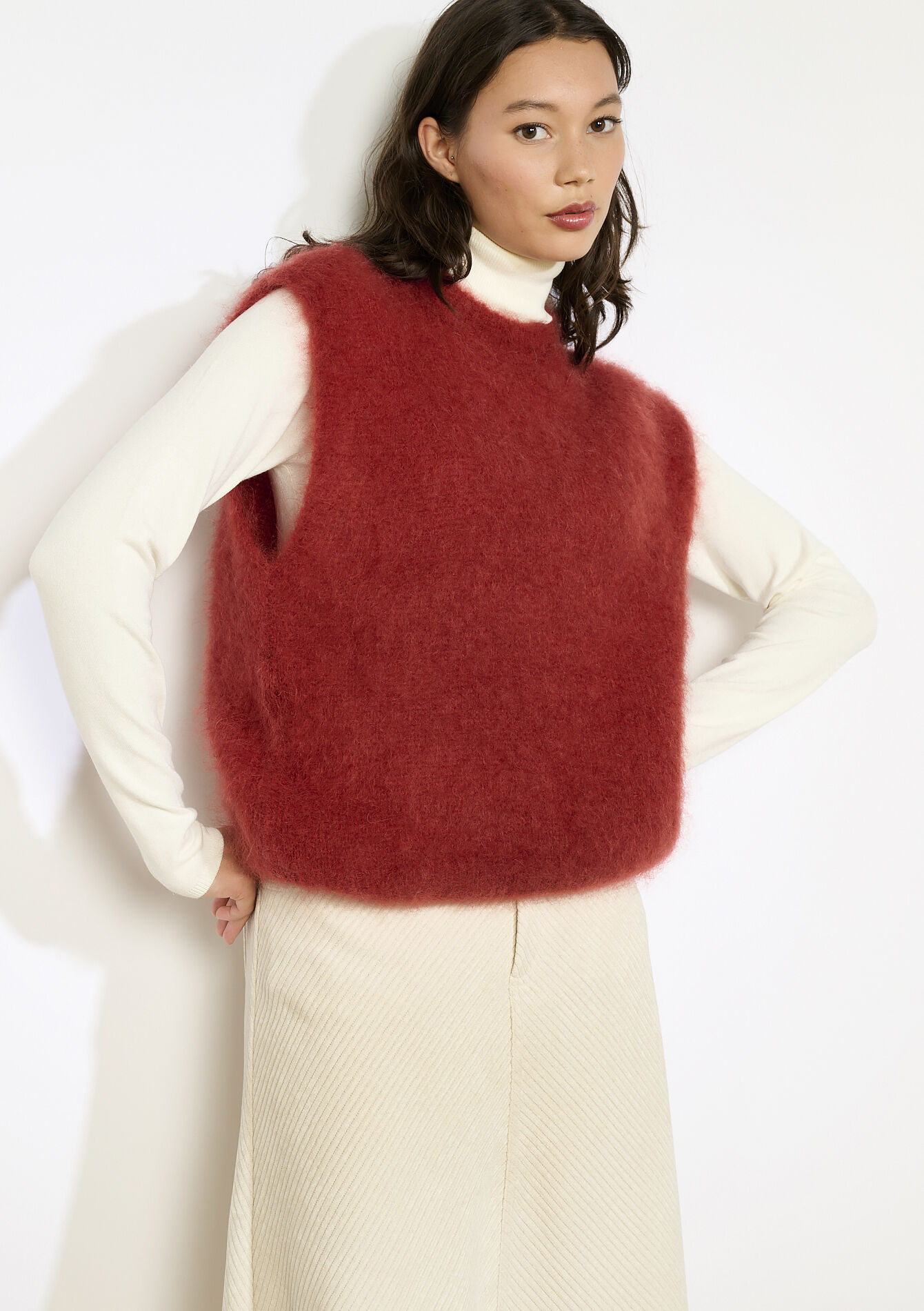 Mouwloze pluizige trui