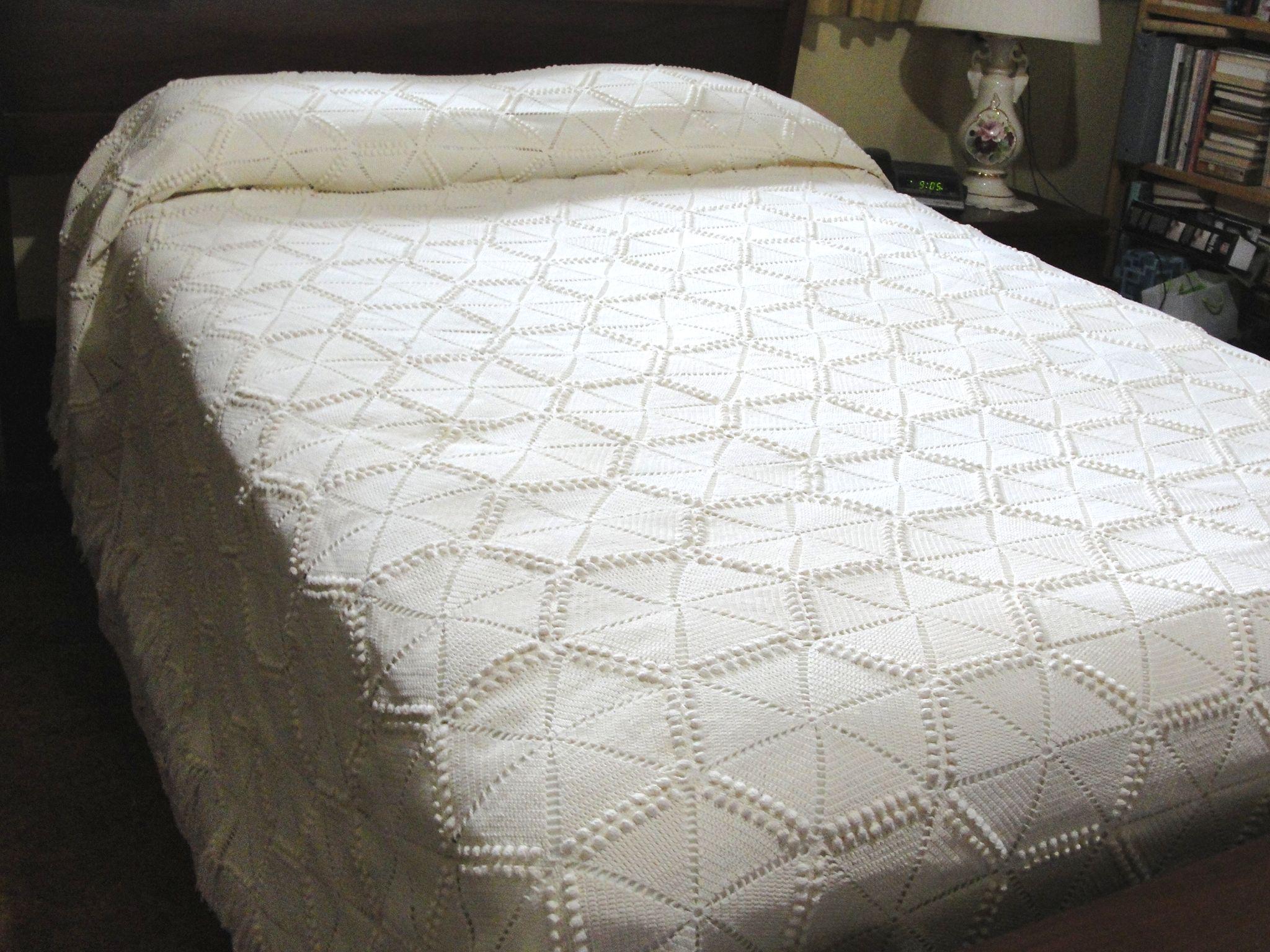 Vintage Hand Crochet Cream Bedspread Blanket Coverlet - Scalloped Hem, Fringe - Twin, Full, Queen, Fabulous Cottage Victorian Bedding 83x96