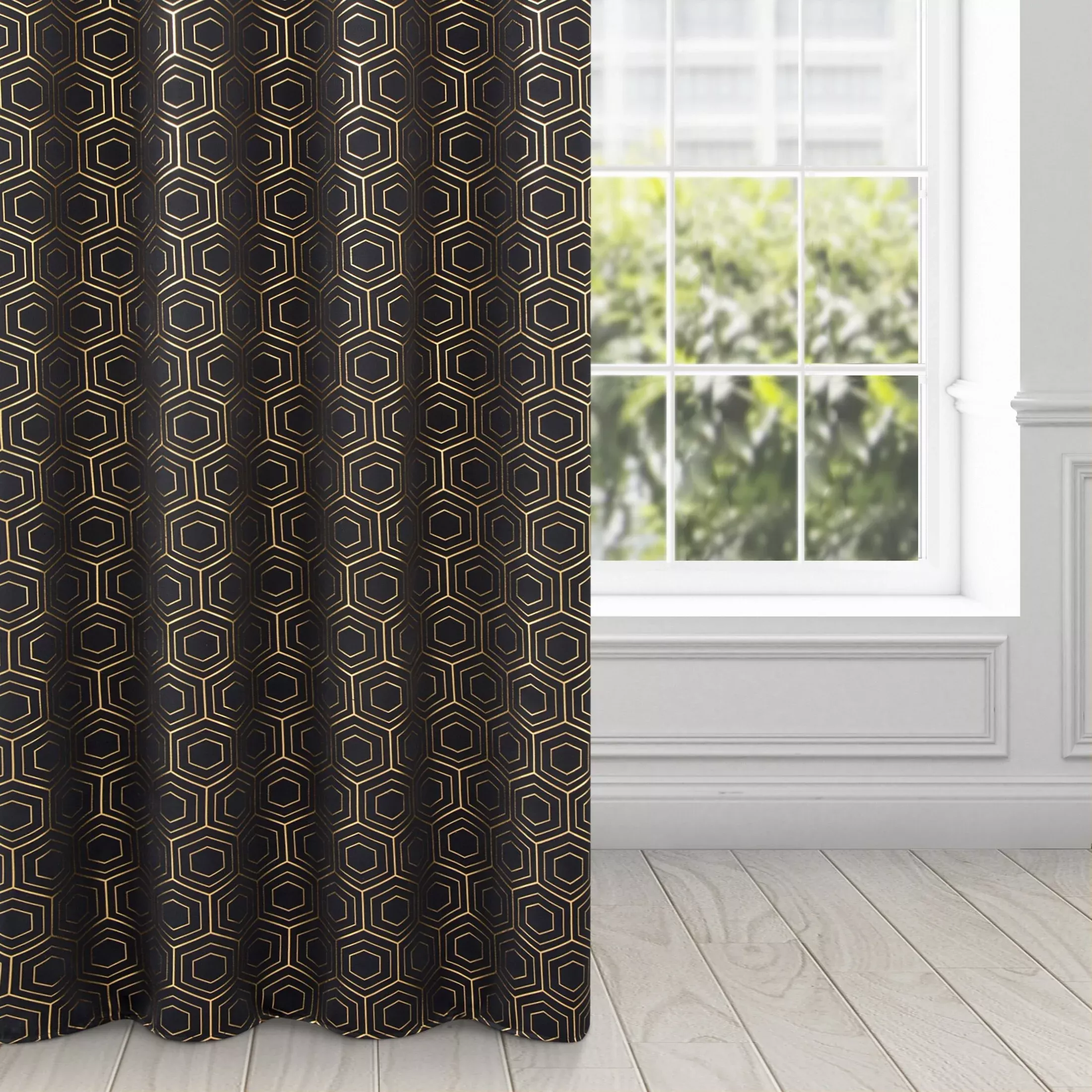 Zasłona czarno, złota z geometrycznym wzorem 135x250 cm przelotka - KAJA