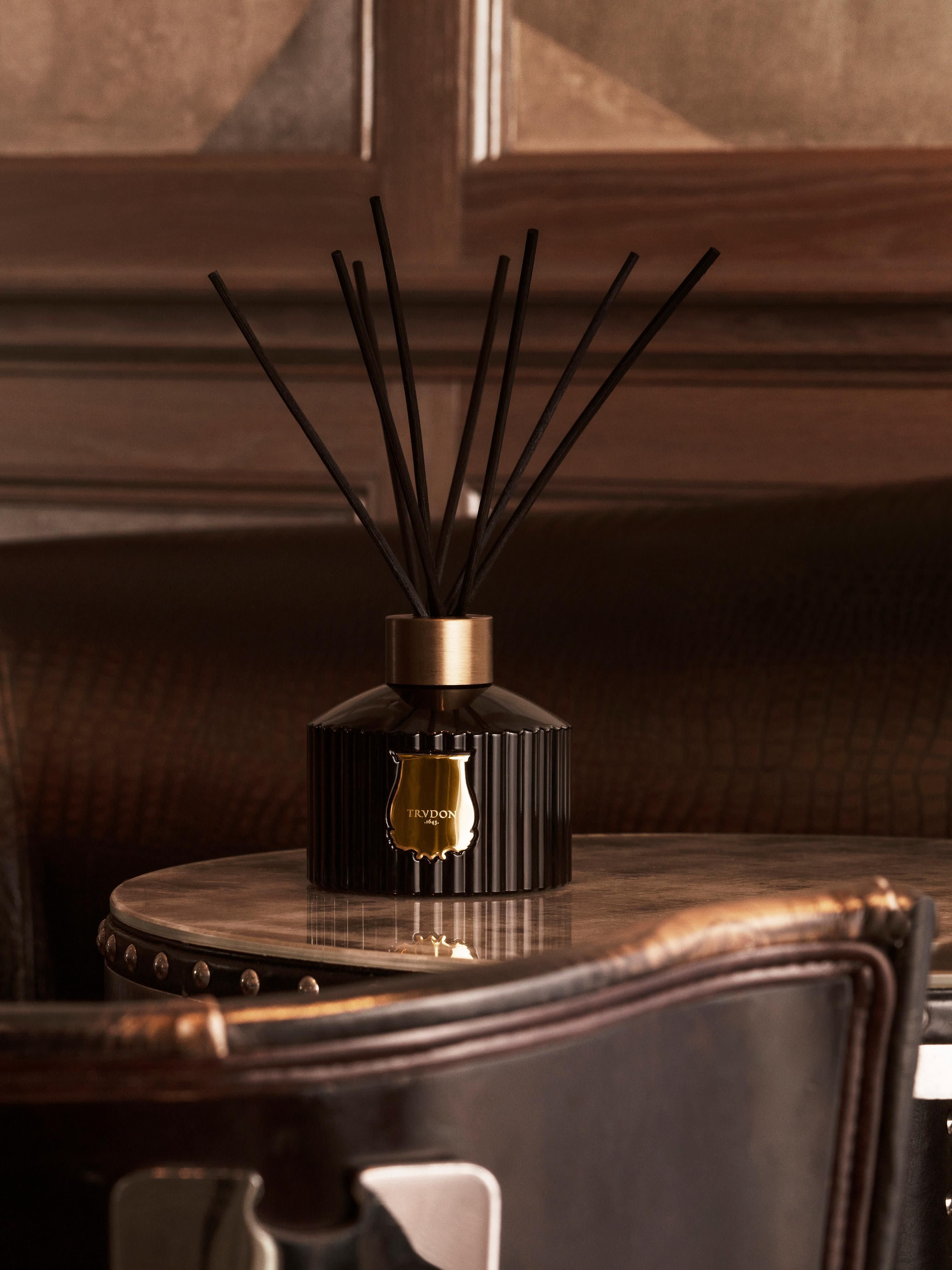 Handgefertigter Diffuser Joséphine (Chinesische Kamelie, ägyptischer Jasmin & türkische Rose)