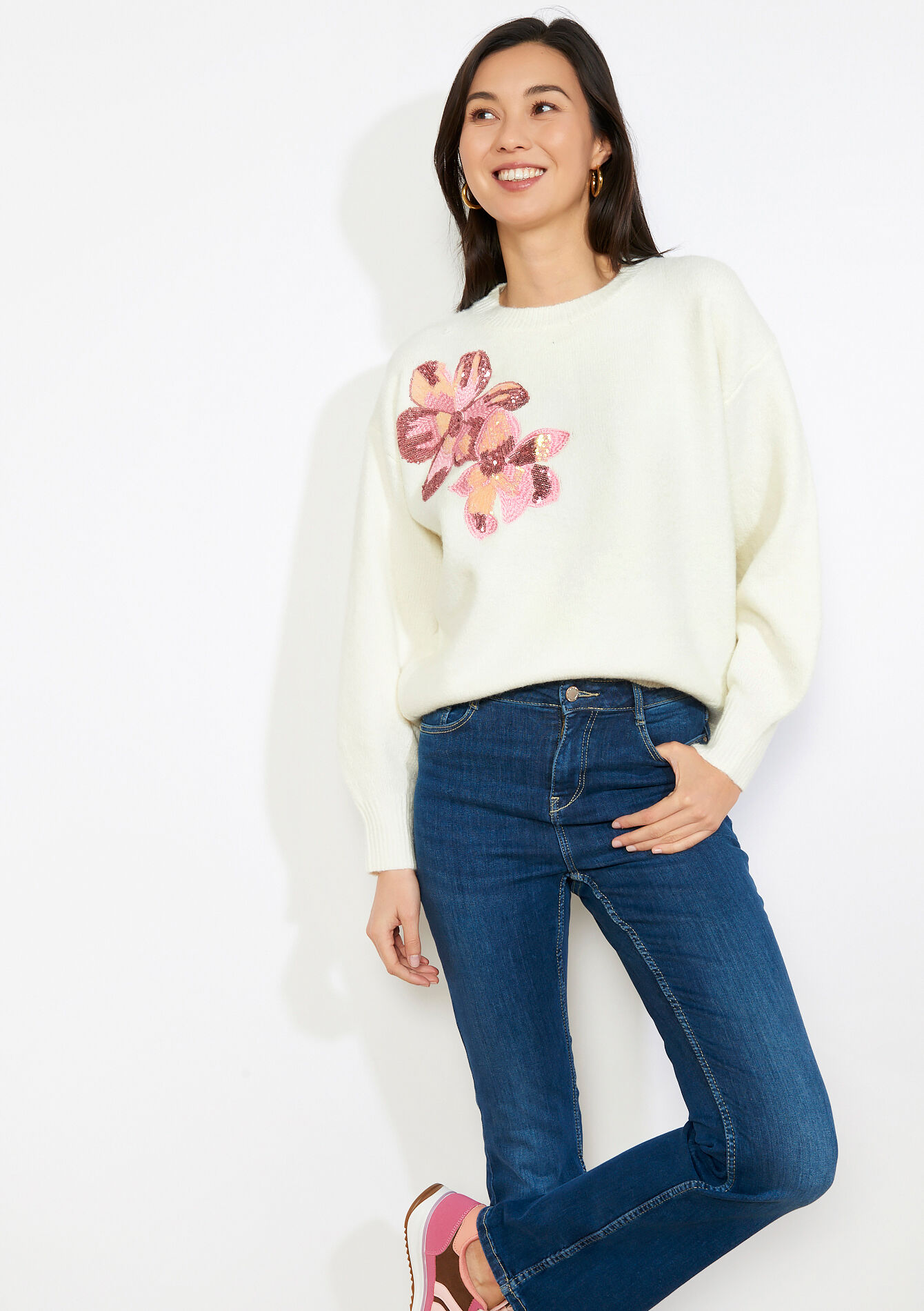 Trui met bloemenborduursel