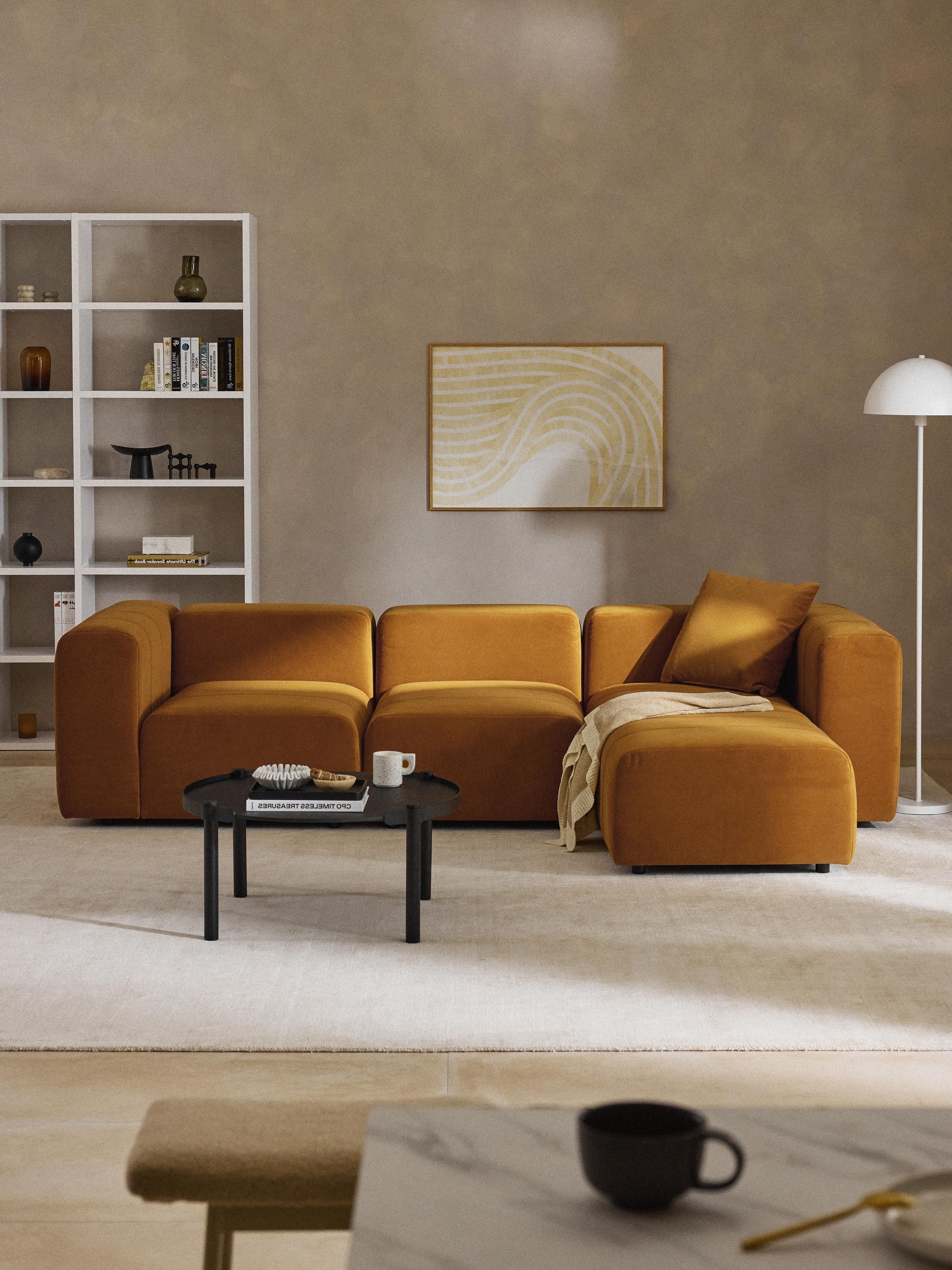 Modulares Samt-Sofa Lena (4-Sitzer) mit Hocker (links/rechts)